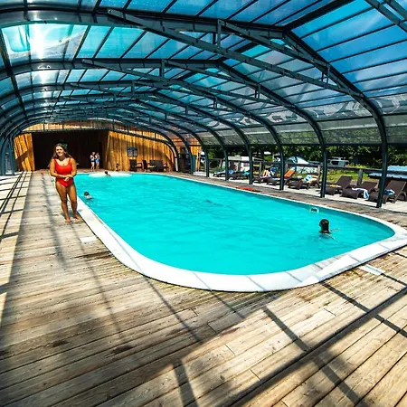 Les Vernieres Sancy キャンプ場 5*